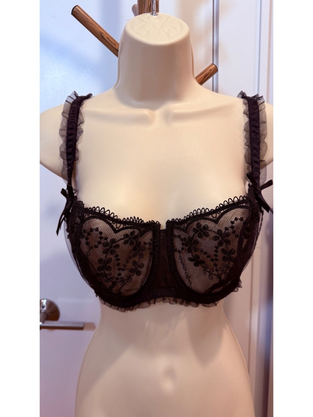 Chantelle Black Lace Underwire Bra Size 32DDD
